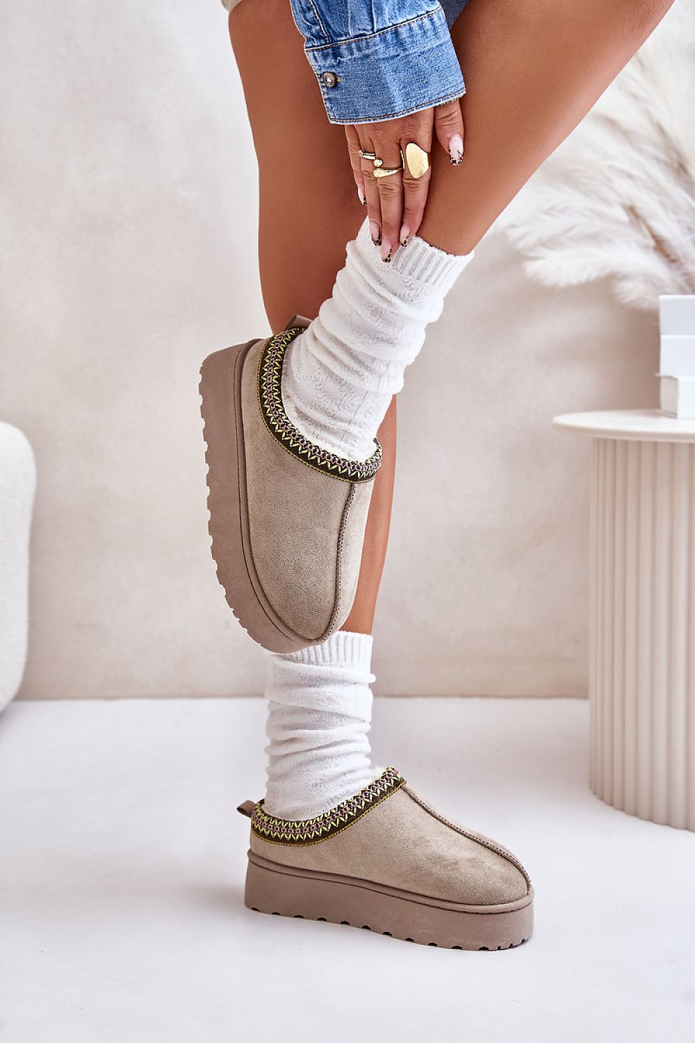 Pantoffel met decoratieve bies